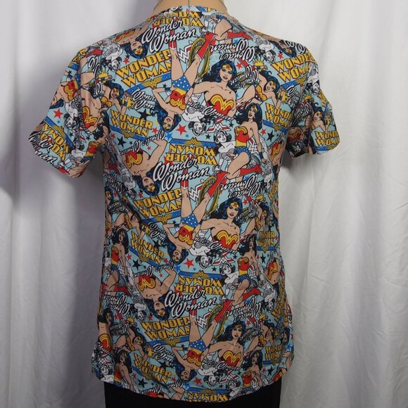 Wonder Woman Comic Art V-Neck Scrubs Top Size M/L - Picture 5 of 10